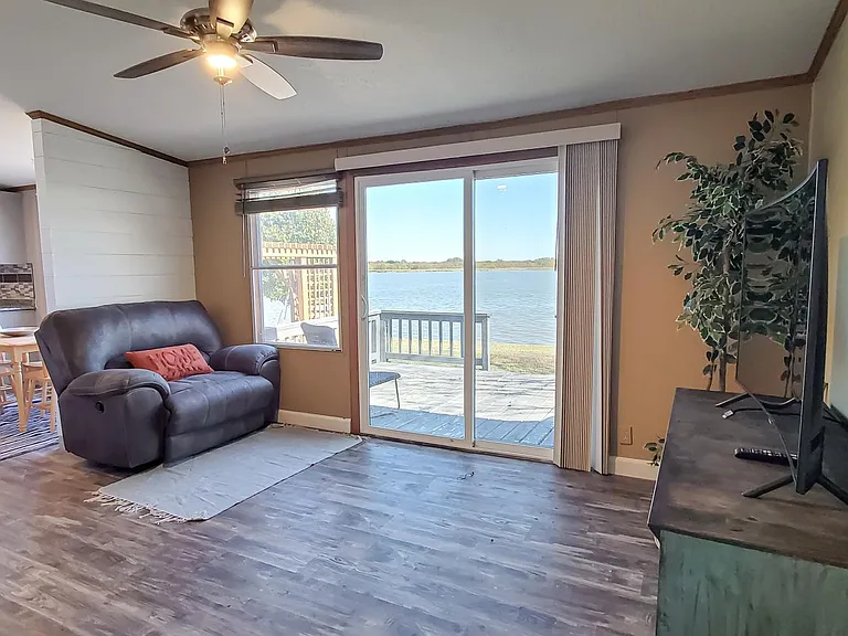 5809 Parkside Ct — Photo 6
