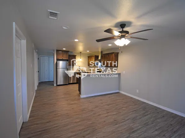 907 Simpson Rd #B, Victoria, TX 77904