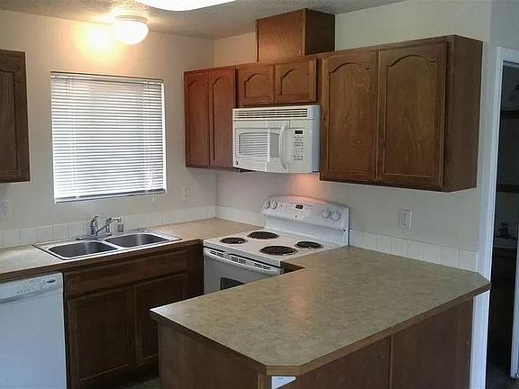 2nd image of 6916 N Normandie St #6916