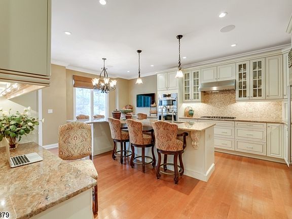 2nd image of 32 Metzger Dr