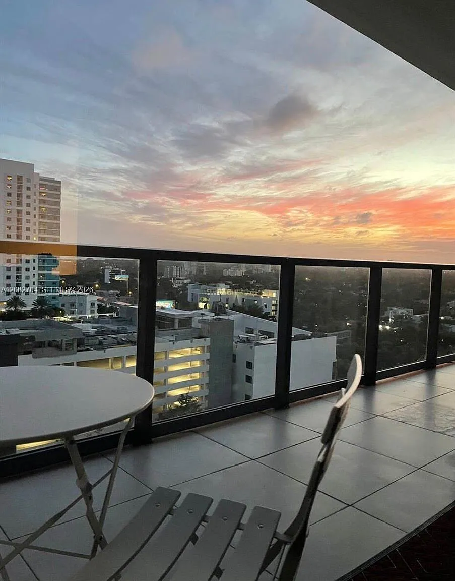 1 bed, 1.0 bath, 571 sqft, $3,500 — Photo 1
