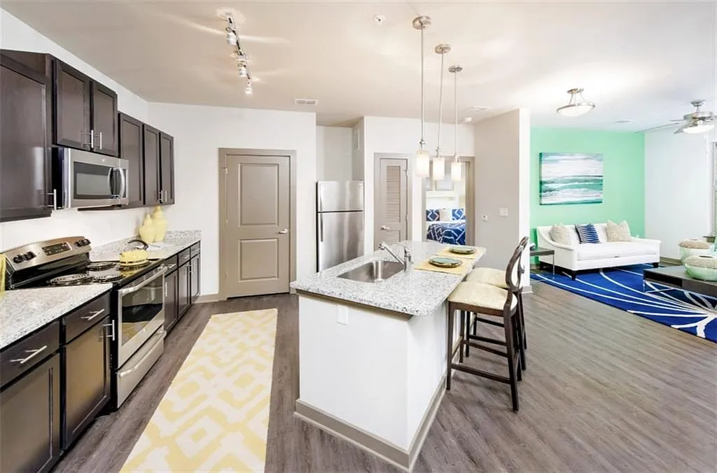 2 bed, 2.0 bath, 932 sqft, $1,535 — Photo 4