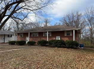 2910 N River Ter, Independence, MO 64054