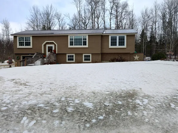 17 Cleveland Avenue, Dexter, ME 04930