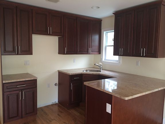 4th image of 165-24 146 Ave