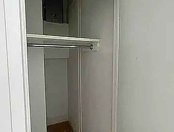 4th image of 295 Throop Ave #3