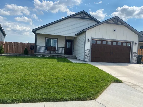 704 E Stone St, Garden City, KS 67846