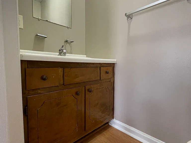 610 Greenwood Dr #D7 — Photo 2