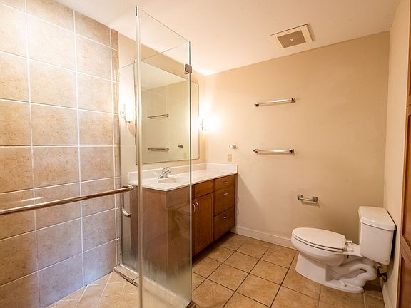 4th image of 711 W 26th St #411-1