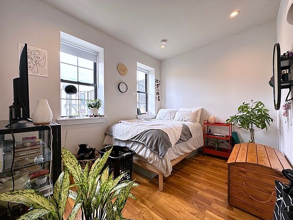 5th image of 2455 Frederick Douglass Blvd #6B