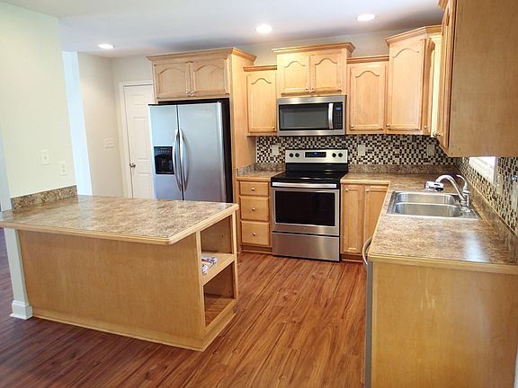 New dishwasher, microwave and range. Breakfast bar.