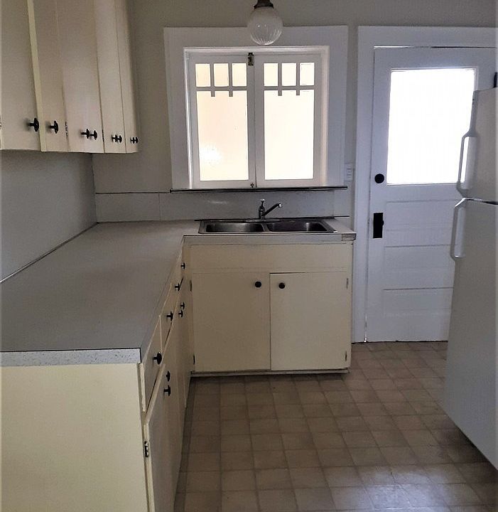 1st image of 1053 Washington Ave #3