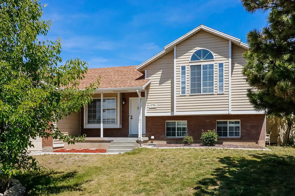 4 bed, 2.0 bath, 1750 sqft, $2,340 — Photo 1