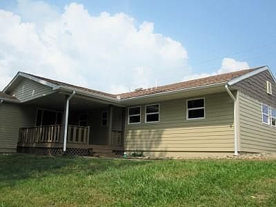 3rd image of 1089 Carlson Dr