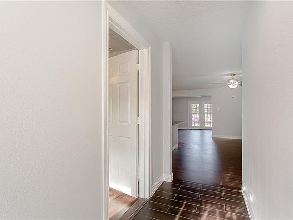 5th image of 814 Brookshire Cir