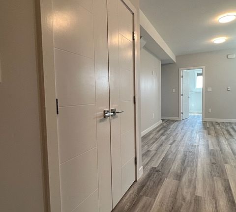3rd image of 484 Woolf Bnd