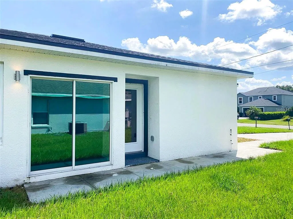3 bed, 2.0 bath, 1162 sqft, $1,649 — Photo 3