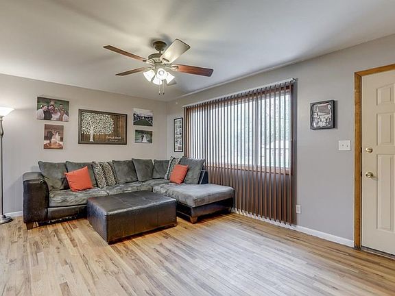 4th image of 3305 Redwood Dr