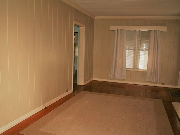 3rd image of 201 Doyle St