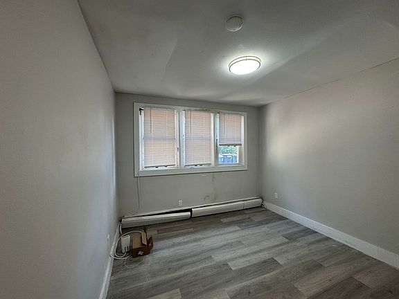 4th image of 594 Westside Ave #7E