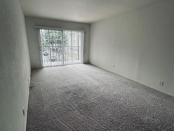5th image of 1000 N Doheny Dr APT 106