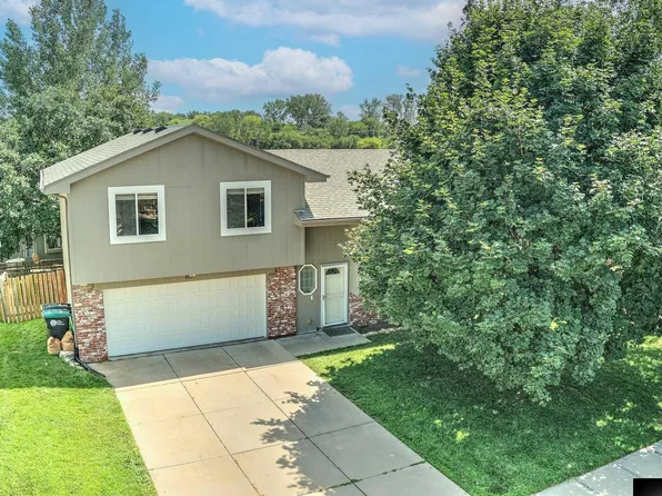 8225 Clay St, Omaha, NE 68122