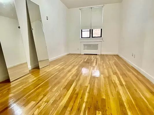 5th image of 304 E 38th St #D