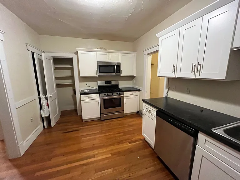 113 Sherwood St #3R — Photo 5