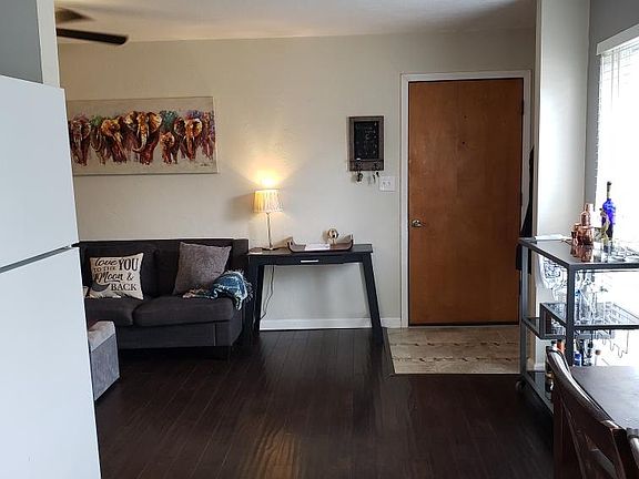 3rd image of 4732 Lisa Ln