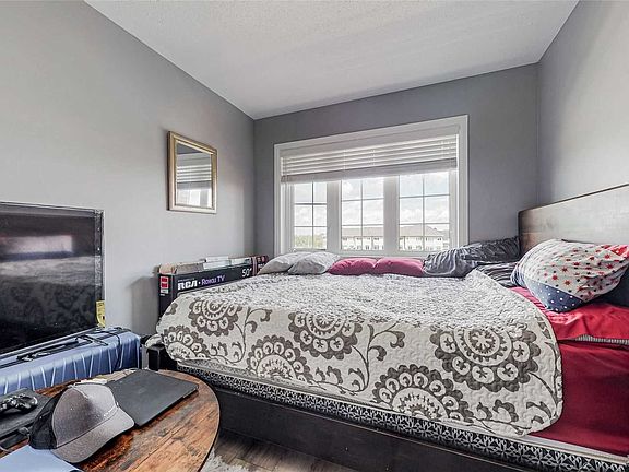 2nd image of 182 Parkinson Cres