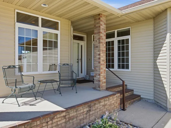 547 Allyson Cir, Moorhead, MN 56560