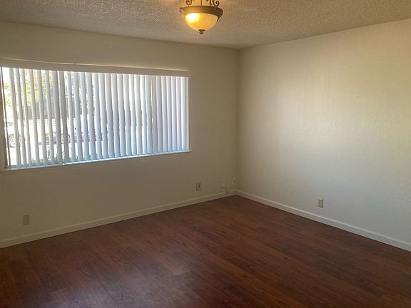 4th image of 1361 Stanwood Dr #1