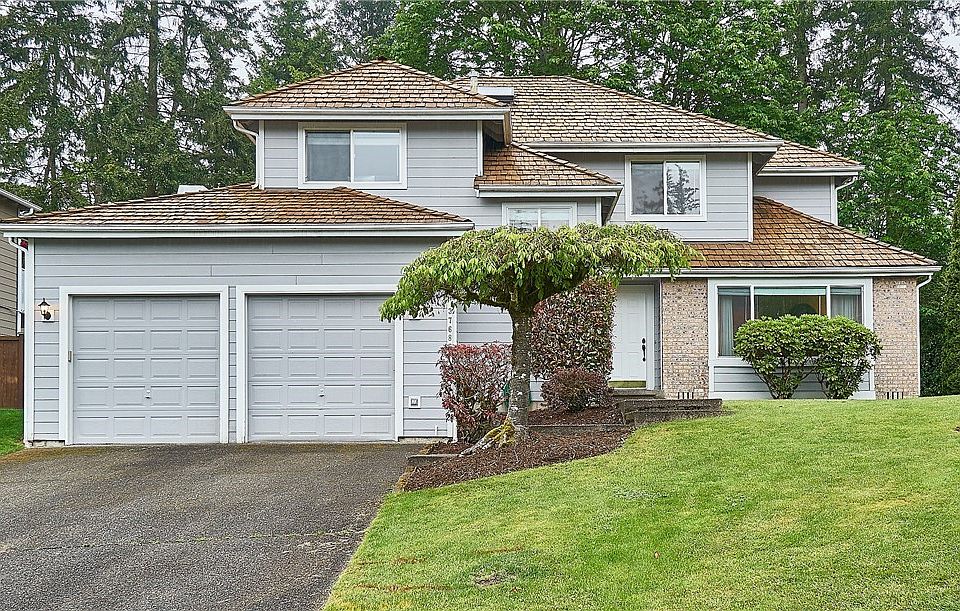 Beautiful landscaping in well-maintained front yard!