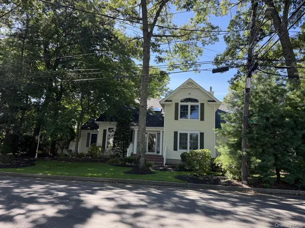 220 St. James Avenue N, Saint James, NY 11780