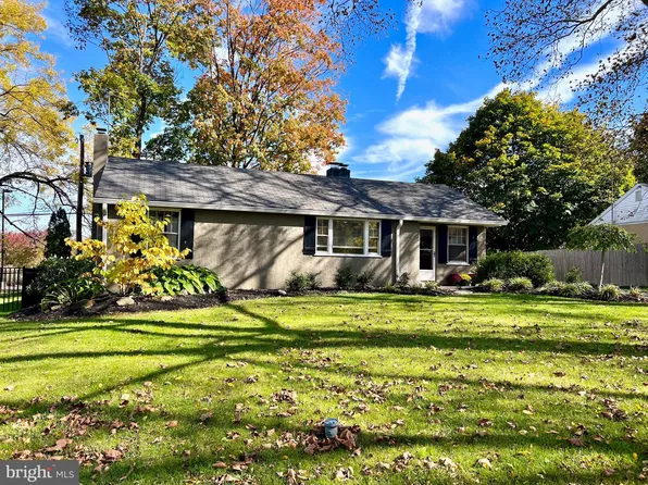 8 W Orchard Ln, Audubon, PA 19403