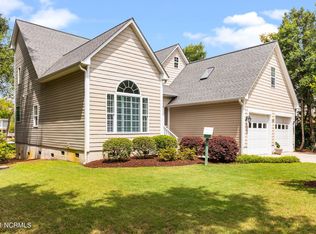 108 Teak Ct, Pine Knoll Shores, NC 28512