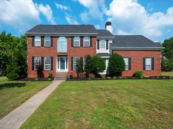 4728 Hunters Crossing Dr, Old Hickory, TN 37138