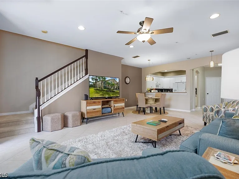 3240 Cottonwood Bnd #201 — Photo 6