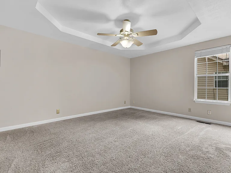 1104 Crestfield Dr — Photo 24