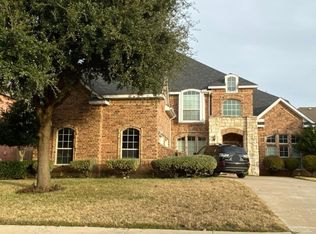 828 Luxor Ct, Grand Prairie, TX 75052