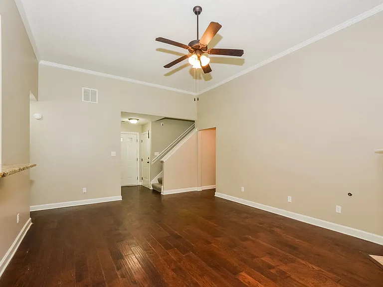 5714 Kingsman Dr — Photo 5