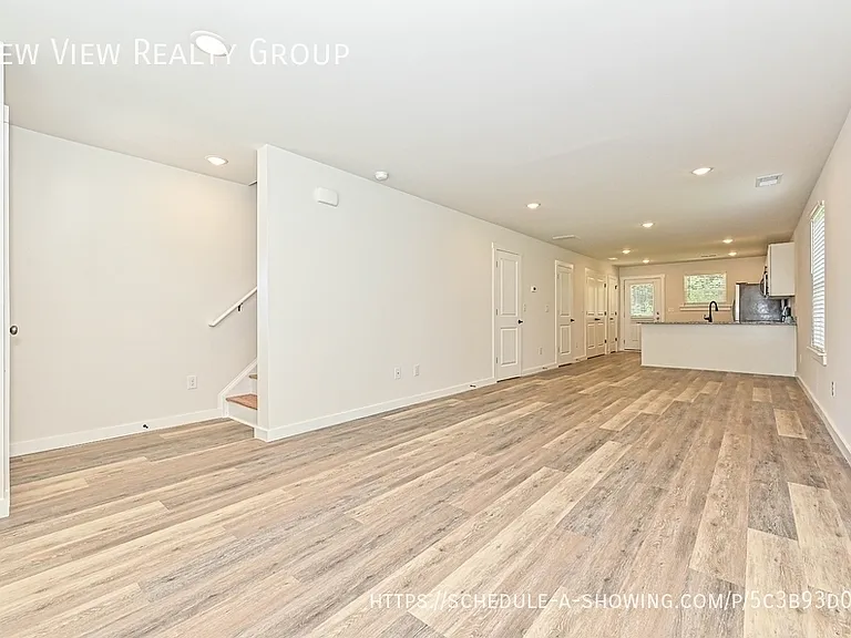 504 12th Ave NE — Photo 4