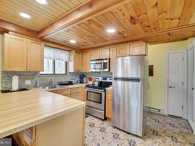163 Cambridge Ct — Photo 8