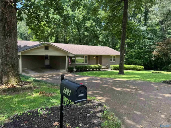 712 Pickwick Ct, Sheffield, AL 35660