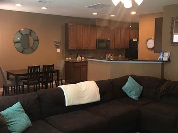 3rd image of 3943 Calgary Cir