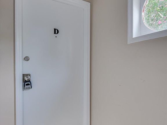 5th image of 1030 Carriage Dr APT D
