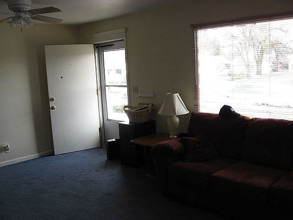 Living room- Fresh paint in Feb 08