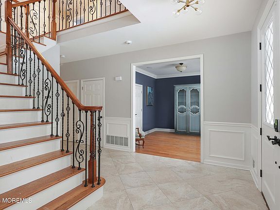 4th image of 9 Amanda Lane