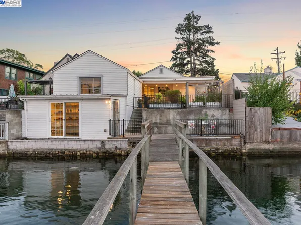 2807 Marina Dr, Alameda, CA 94501