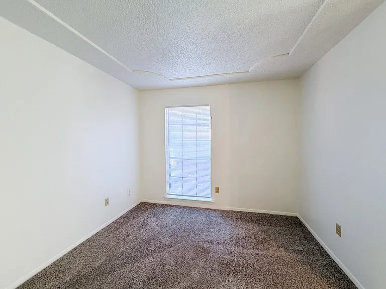712 Pecan St — Photo 19
